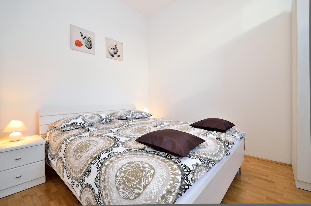 Apartments Nautilus Pula Extérieur photo